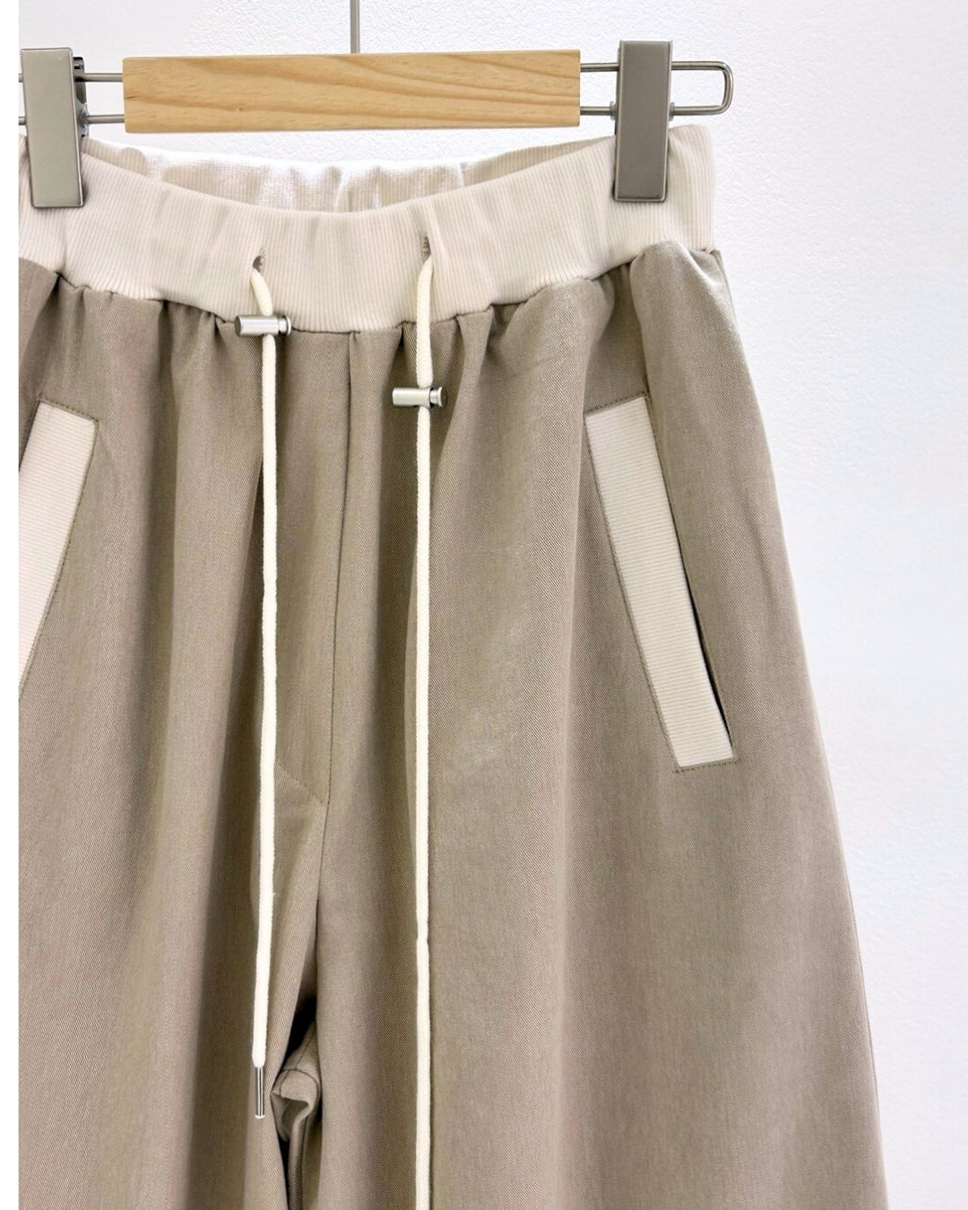 Relaxed Two-Tone Wide-Leg Pants