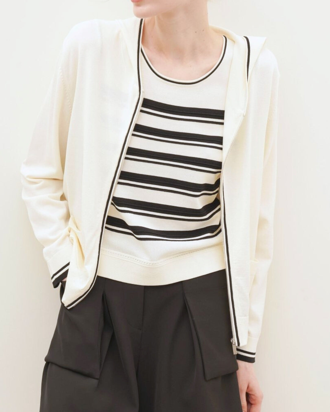 Contrast Trim Zip-Up Cardigan